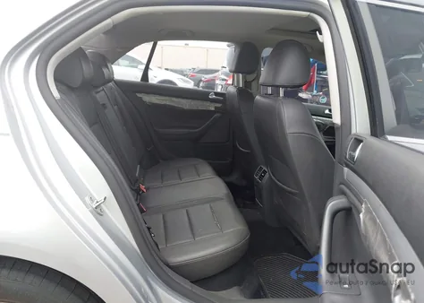 2007 Volkswagen Jetta Wolfsburg Edition z USA, uszkodzony, nr VIN 3VWEG71K27M136208